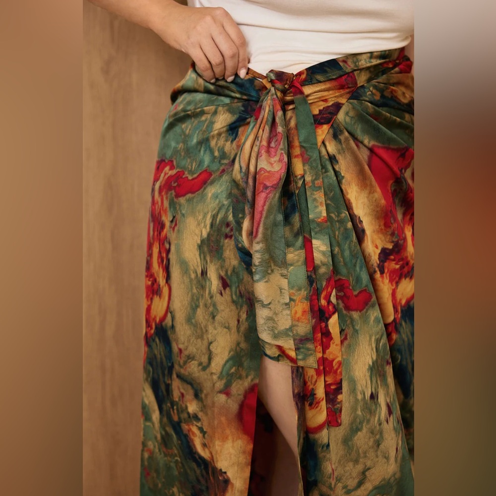 Micas Plus Size Abstract Print Satin Tie Front Skirt - Picture 5 of 15